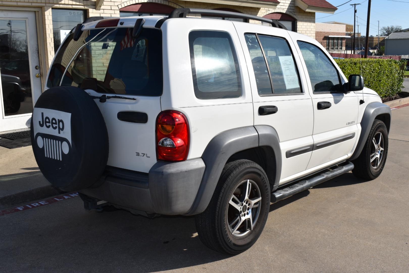 2004 White /Tan Jeep Liberty (1J4GL48K34W) , located at 5925 E. BELKNAP ST., HALTOM CITY, TX, 76117, (817) 834-4222, 32.803799, -97.259003 - Buying a 2004 Jeep Liberty can offer several benefits, depending on your needs and preferences: Off-road Capability: The Jeep Liberty is known for its off-road prowess, with features such as available four-wheel drive and a rugged design that can handle various terrains. If you enjoy outdoor activi - Photo#4